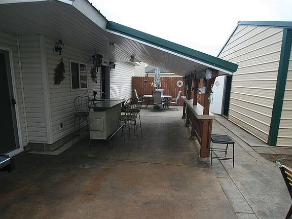 5th image of 418 W Olive St