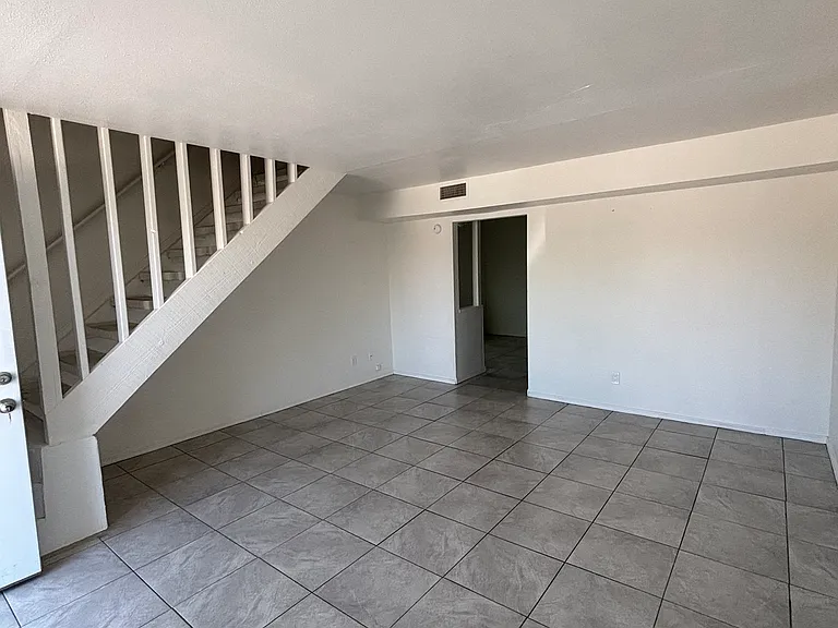 1567 Sierra Vista Dr #9 — Photo 2