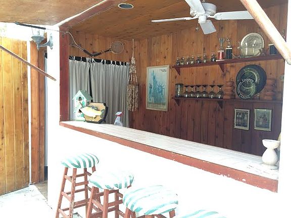 5th image of 13 Elizabeth Ln