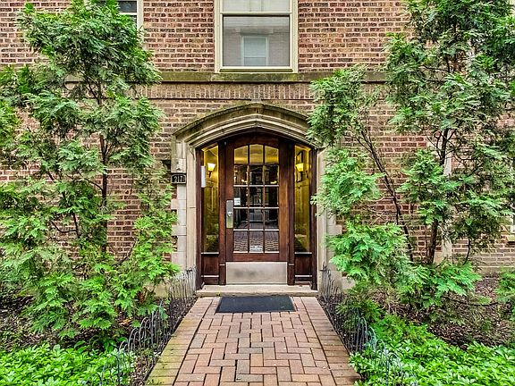 2nd image of 217 N Oak Park Ave APT 2W