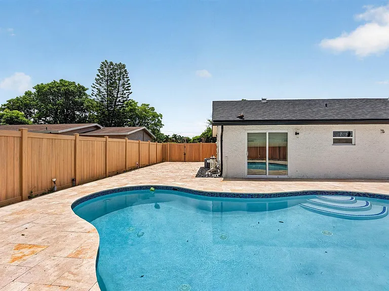 8131 NW 44th Ct — Photo 59
