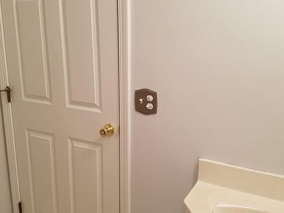 Full bathroom - view 3