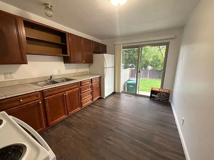 1124 Vitt Dr — Photo 7