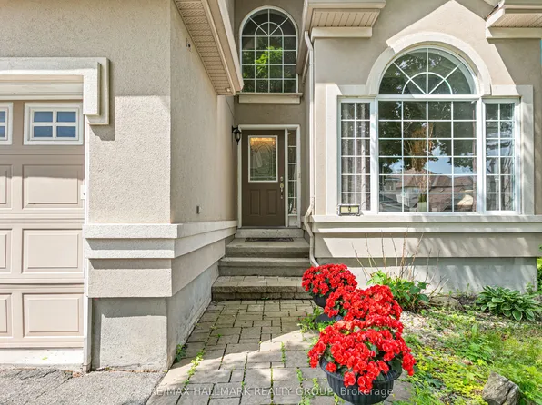 9 Blackshire Cir S, Ottawa, ON K2J 5L8