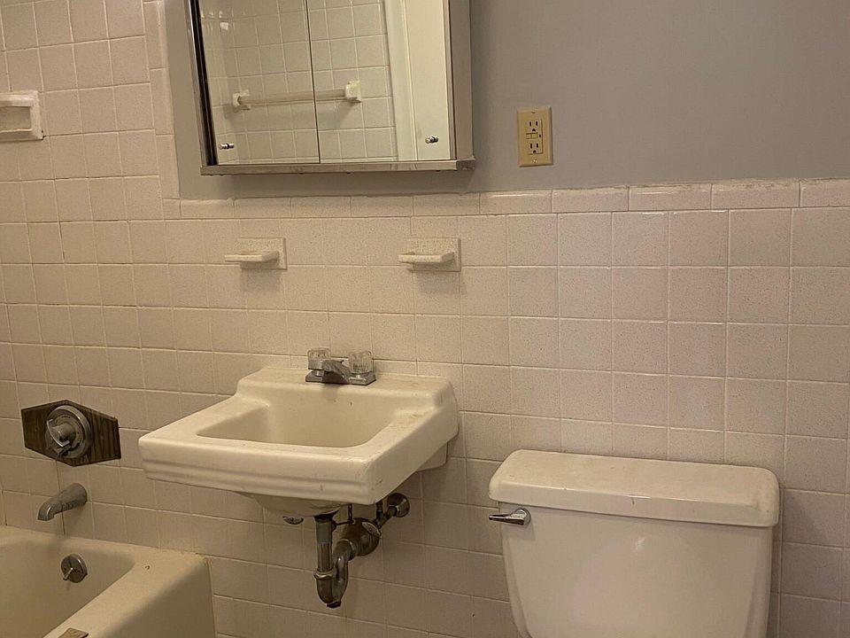 2nd image of 210 High St