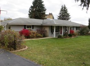 2430 Maple Hill Ln, Brookfield, WI 53045