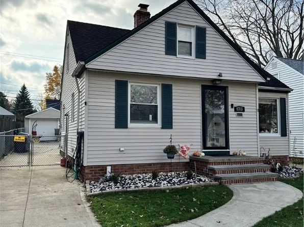 8703 Fernhill Ave, Parma, OH 44129