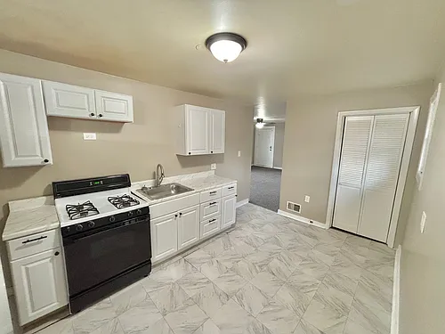 52 Lorimer St Photo 1