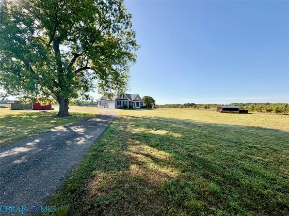 406 Crittenden Rd, Deltaville, VA 23043