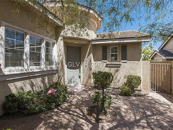 Courtyard entry with access thru to back yard