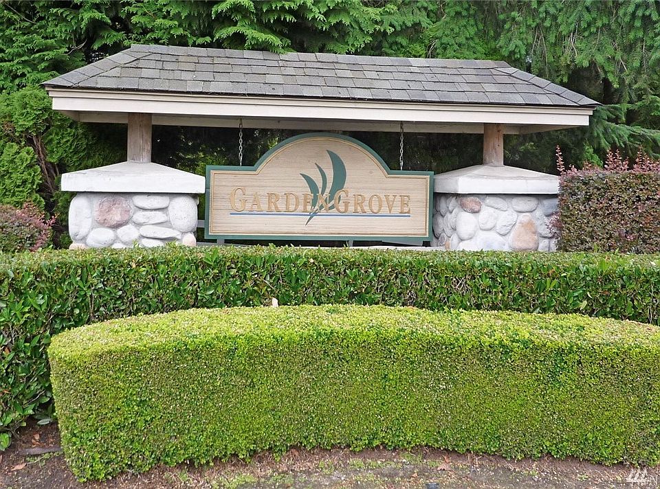 Large back deck that overlooks the greenbelt. The condo is at the back of the complex and is very peaceful