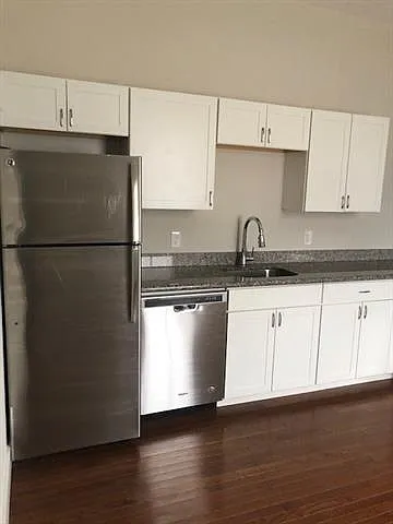 1 bed, 1.0 bath, 634 sqft, $1,250 — Photo 2