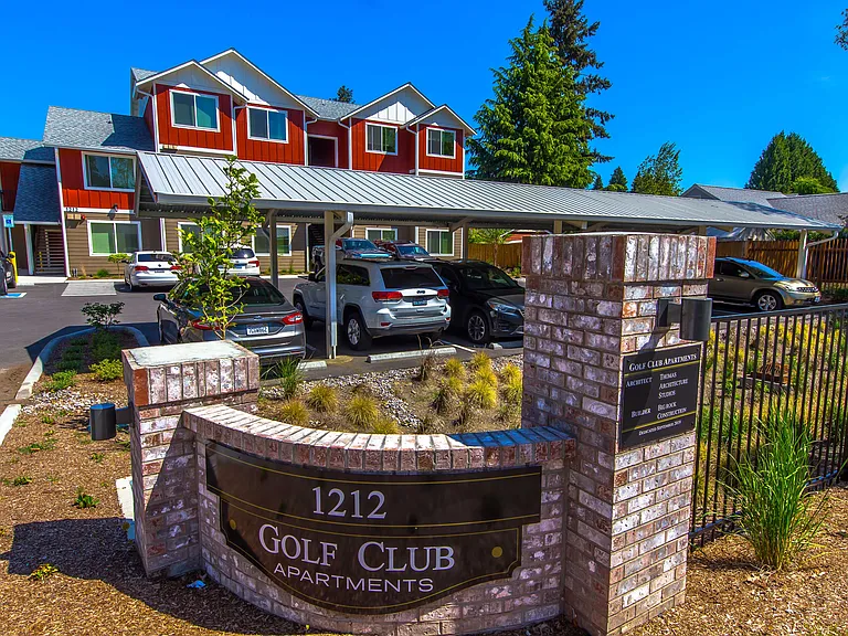 Golf Club Apartments — Photo 2
