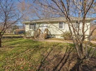 137 NW Lakeview Ct, Blue Springs, MO 64014