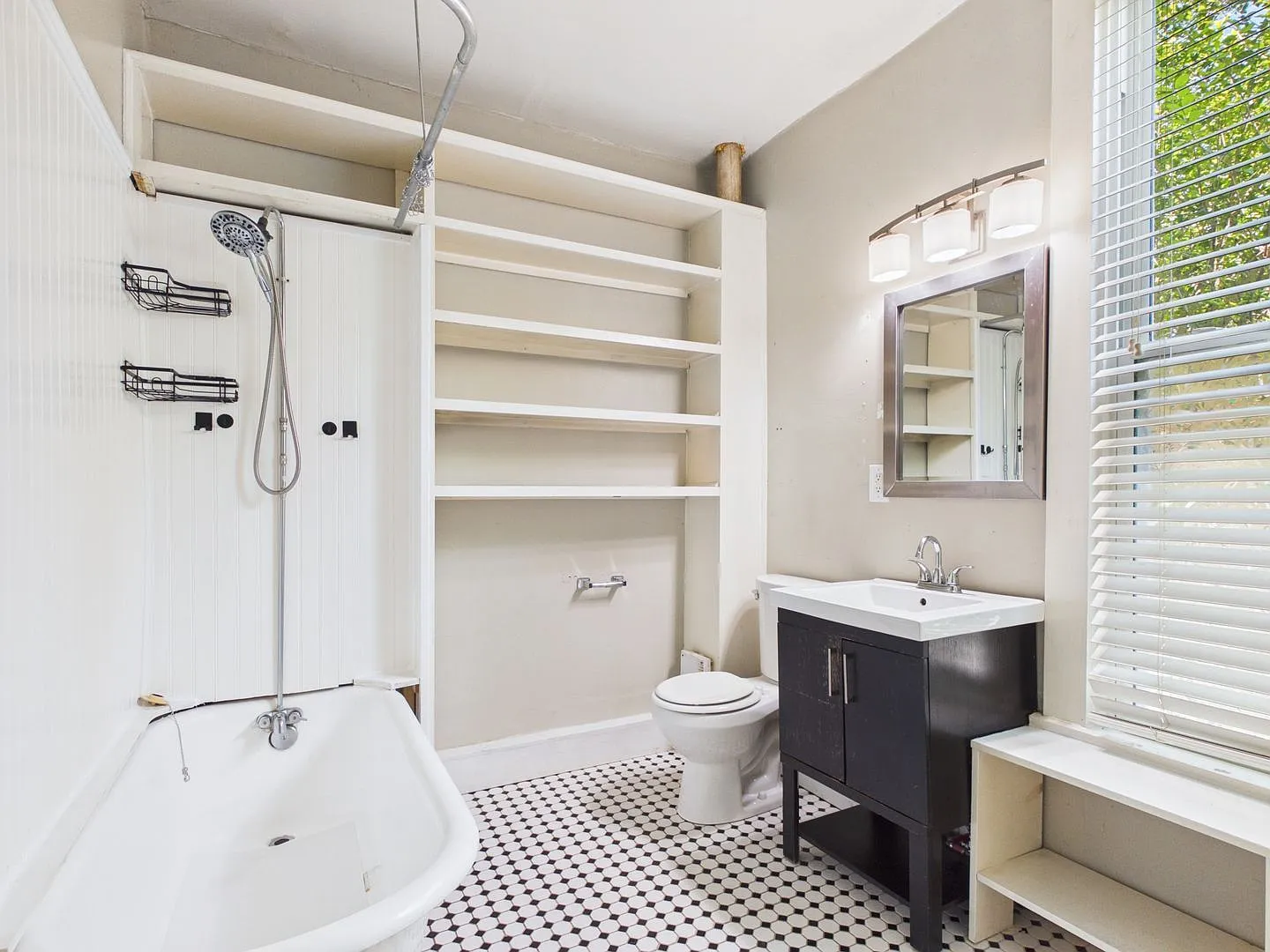 2 bed, 1.0 bath, $1,900 — Photo 3
