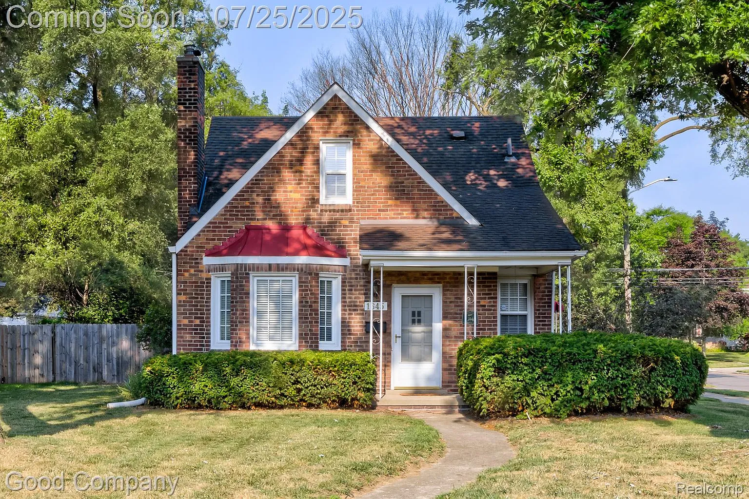 1645 Pinecrest Dr photo 1