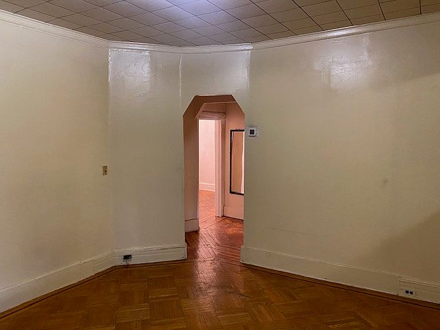 1st image of 553 S 6th Ave Floor 1