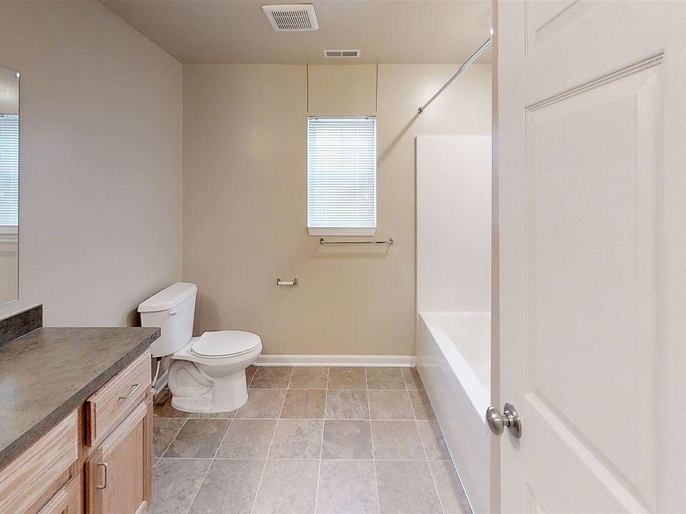 8289-Grandmont-Ph5-3-BR-Bathroom