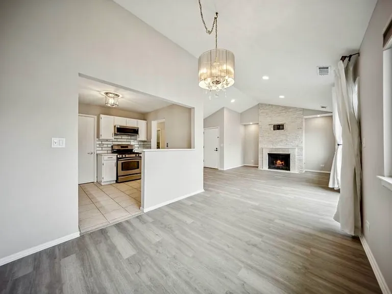 600 Eastview Ct #X2 — Photo 6
