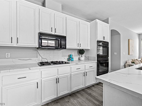 2nd image of 3059 Lenoir St