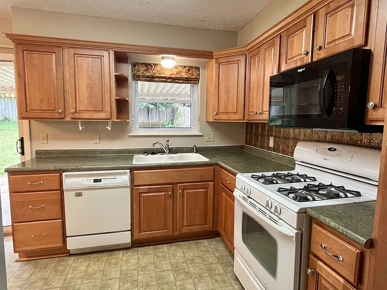 324 W Michael Dr — Photo 7