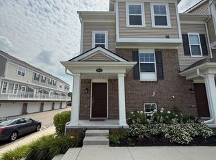 4931 Treeside Ln, Troy, MI 48098