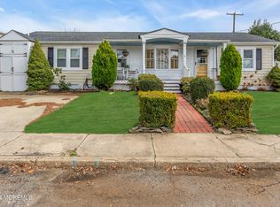3 Locust St, Keyport, NJ 07735