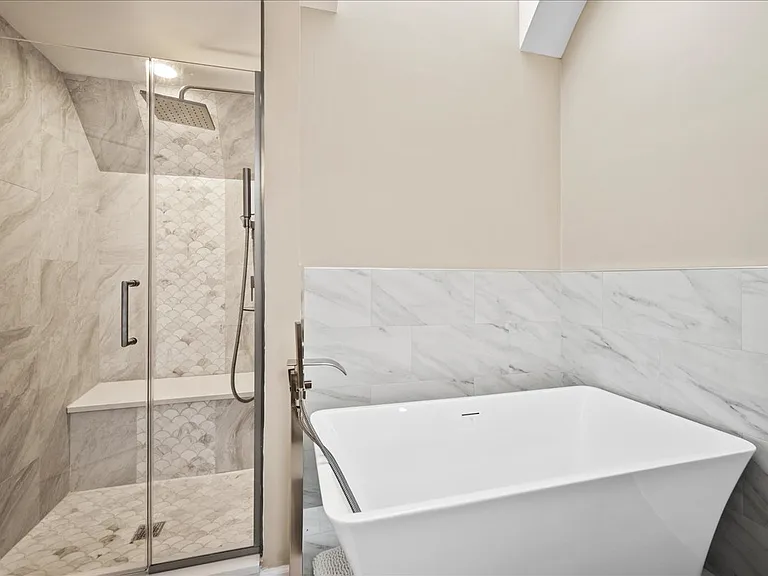 142 N Dixon Dr — Photo 9