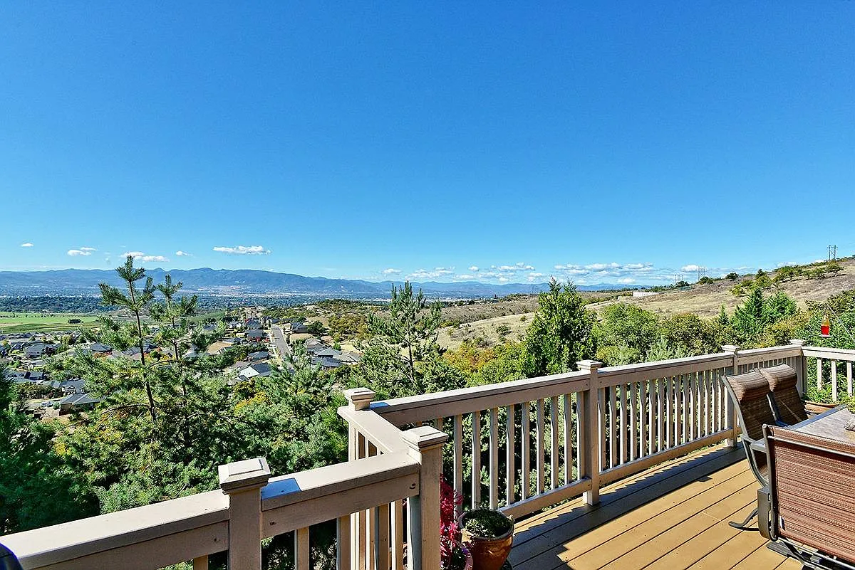 1545 Satellite Dr photo 1