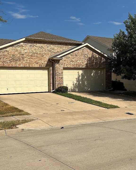 1241 Grand Central Pkwy, Saginaw, TX 76131 MLS 20424366 Zillow