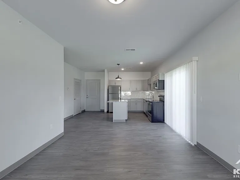 Indian Point Apartments — Photo 21