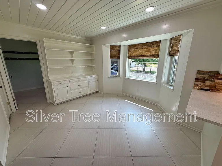 1710 Dickerson Dr — Photo 7