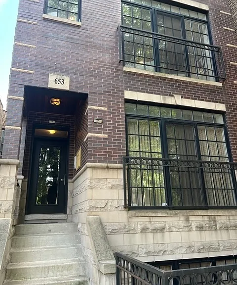 653 W Belmont Ave #1 — Photo 1