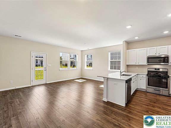 3rd image of 884 Still Waters Ln