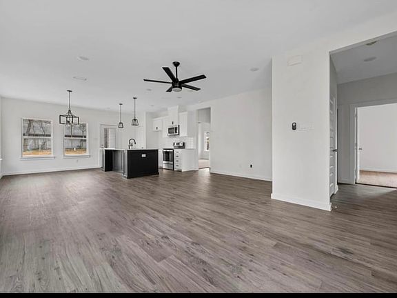 2nd image of 811 Park Dr