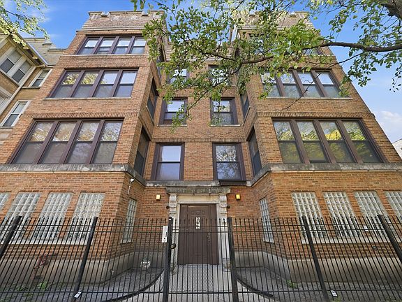 3rd image of 4740 S Ingleside Ave #3S