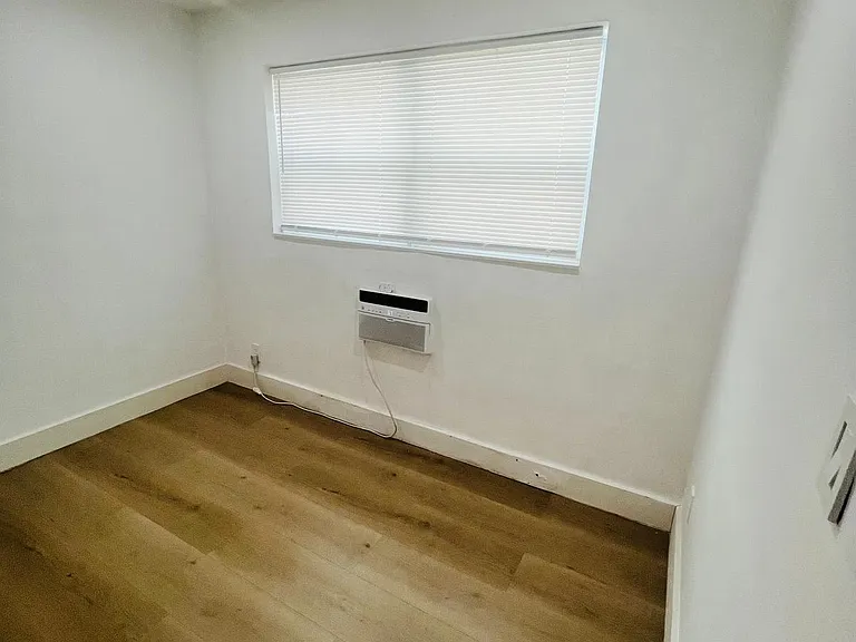 1720 N 17th Ave #6 — Photo 9