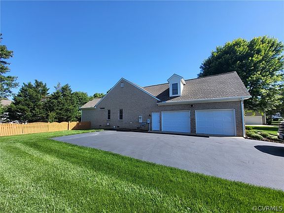 3rd image of 6114 Silverbell Ln