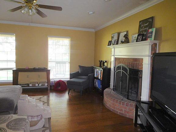 5th image of 802 McAllister Dr