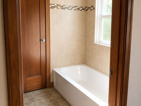 4th image of 1016 S 8th St #4