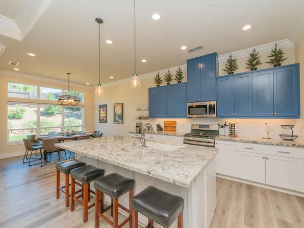 1403 Spinnaker Dr, Redding, CA 96003