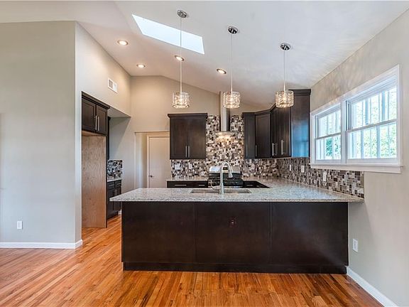5th image of 3416 Nairn St