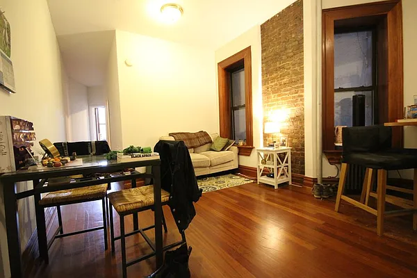 Rented by Dynamik Realty | media 19