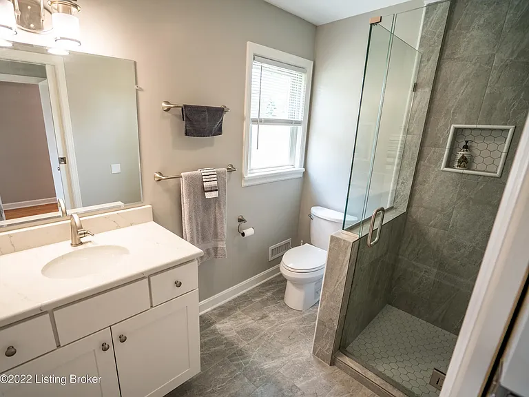 9008 Haviland Ave — Photo 18