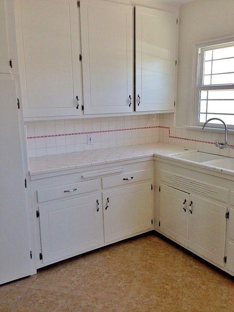 2nd image of 708 Pine Dr