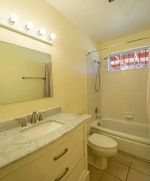 8918 Cordova Ave NE — Photo 3