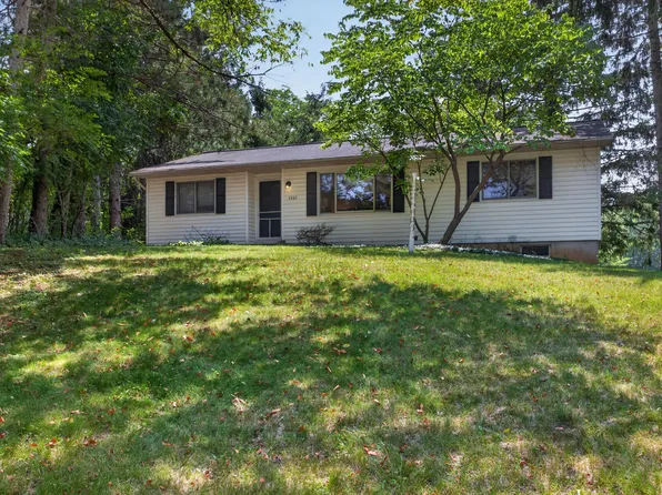 2367 Loomis Rd, Jackson, MI 49201