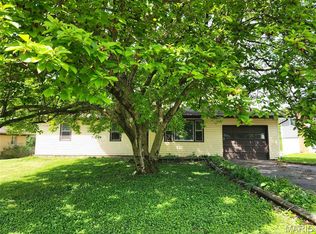 9621 Ridge Heights Rd, Fairview Heights, IL 62208