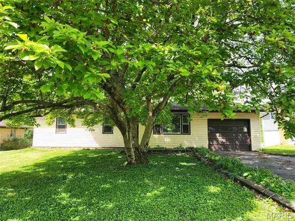 9621 Ridge Heights Rd, Fairview Heights, IL 62208