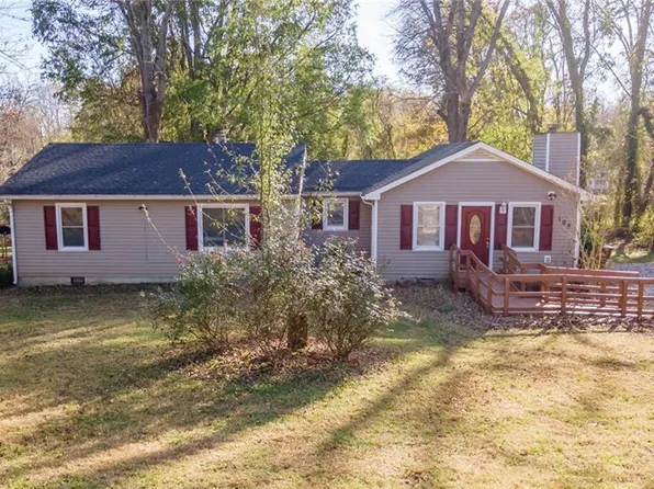 105 W Lakefield Dr, Greensboro, NC 27406